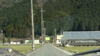 田んぼの中の１本道